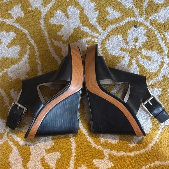 Michael Kors Black Heels with Peep-Toe Design - Picture 3 of 3